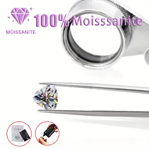 Detailopname van biljoen geslepen moissanite steen met pincet en GRA-certificaat.