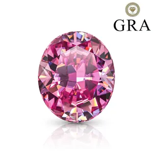 Vista macro de moissanita rosa de 9x11mm con corte ovalado y facetas brillantes
