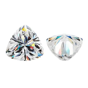 D-kleur VVS1 3EX trillion geslepen losse moissanite edelsteen op witte achtergrond
