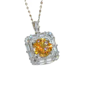 Collana in argento 925 brillante con pendente quadrato e gemma gialla da 3-5 carati.