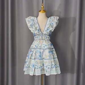 Robe courte fleurie vintage élégante avec col en V profond et manches à volants
