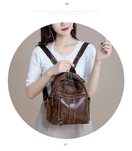 Detailansicht eines vintage braunen Rucksacks aus weichem Leder für Damen am Model