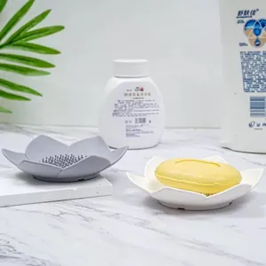 Elegante jabonera de silicona en forma de loto con drenaje para un baño minimalista