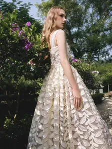 Elegante vestido largo estilo francés sin mangas con bordado de hojas y tejido de tul