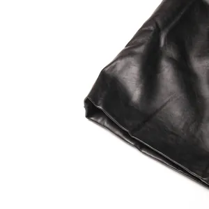 Κοντινό πλάνο υφής υλικού από μαύρο δέρμα PU για γυναικείο σετ μόδας