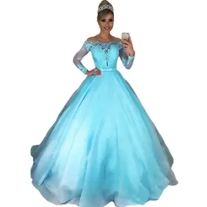 Elegantes hellblaues schulterfreies Hochzeitskleid mit Spitze und weitem Rock