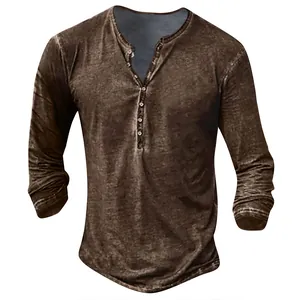 Detaillierte Ansicht des braunen Herren Henley Langarmshirts mit Vintage Schneewaschung