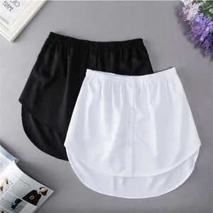 Dettaglio degli estensori per orlo di camicia neri e bianchi a strati