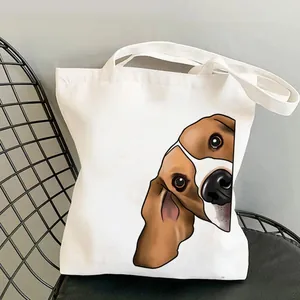 Detail van de schattige beagle hondenprint op een witte canvas boodschappentas
