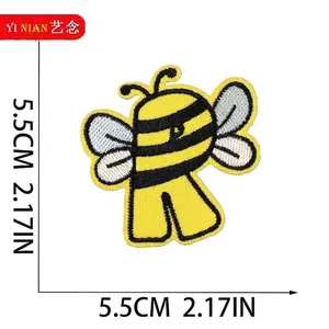 Bee letter R embroidered patch 5.5cm cartoon bumblebee iron-on badge for clothing