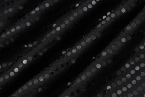 Macro-opname van zwarte lovertjesstof met reflecterende stippenstructuur beeld