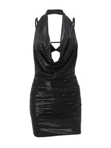 Stijlvolle zwarte pailletten halter-mini-jurk met sexy gedrapeerde hals en bodycon fit.