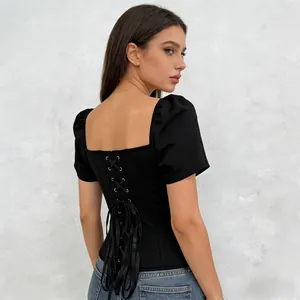 Elegante top a corsetto nero con maniche a sbuffo e schiena stringata regolabile