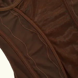 Body en résille marron avec bordure en dentelle et détail amincissant en os de poisson.