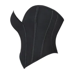 Dettaglio del corsetto nero a forma di cuore con elegante struttura di supporto