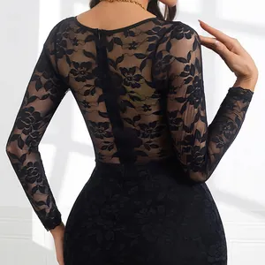 Body élégant en dentelle noire avec manches longues et motifs floraux en résille