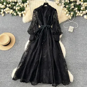 Robe longue élégante en dentelle noire de style français avec broderie très fine