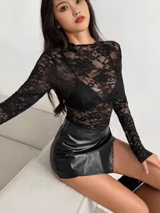 Elegantes schwarzes Oberteil aus floraler Spitze mit langen Ärmeln für Damen Mode