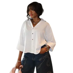 Chemise d'été ample blanche pour femme avec col à revers élégant et design décontracté