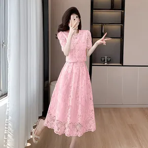 Élégant ensemble deux pièces en dentelle rose style français avec broderie perlée