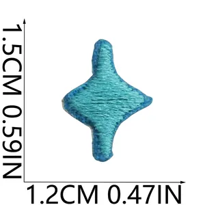 Detailansicht der Abmessungen eines blauen sternförmigen Stickaufnähers.