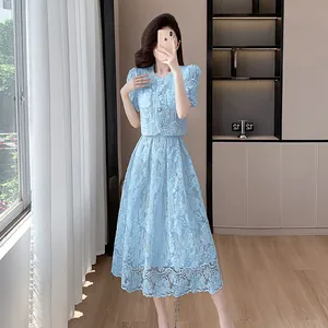 Élégant ensemble de robe en dentelle bleu clair de style français avec broderie perlée