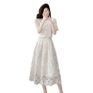 Ensemble deux pièces élégant en dentelle blanche avec broderie et perles