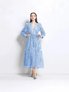 Robe longue élégante en dentelle bleue de style français avec col en V et manches lanterne