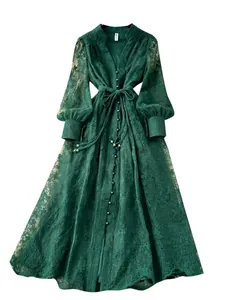 Robe longue française en dentelle brodée vert foncé avec col en V et manches bouffantes