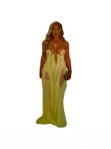 Vestido largo sexy de malla transparente amarilla con cuello halter para la playa