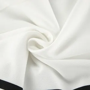 Vue macro détaillée de la texture du tissu en maille blanche de qualité supérieure