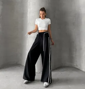 Pantalon de jogging large à taille haute avec rayures blanches et cordon de serrage.