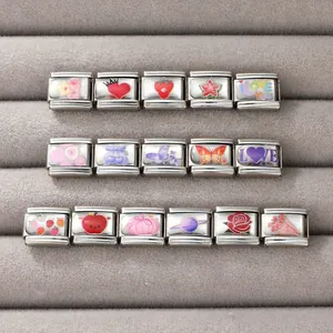 Variedad de eslabones para charms italianos de acero con diseños de corazones, frutas y mariposas