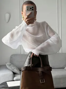 Elegante blusa blanca de malla transparente de manga larga para mujer