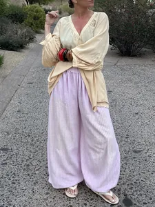 Pantalon bouffant d'été à rayures violettes pour femmes avec un design décontracté