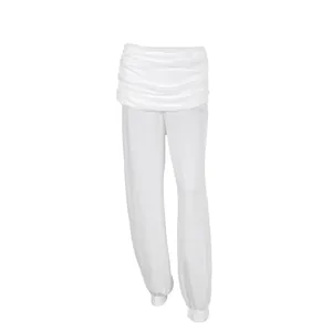 Detail van de witte harembroek voor dames met een geplooide en gerimpelde taille.