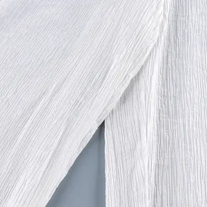 Macrodetail van de hoogwaardige witte geplooide stoftextuur voor lantaarnbroek