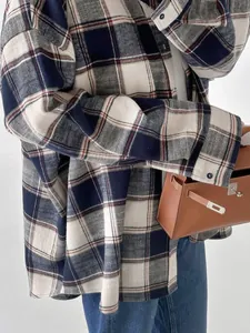 Oversized geruit overhemd met lange mouwen in marineblauw en wit voor de herfst