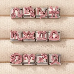 Vista dettagliata dei ciondoli zodiacali in strass rosa per bracciali italiani modulari
