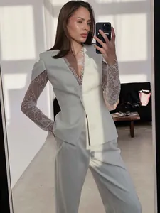 Elegante witte blazer set met V-hals en kanten mouwen voor verfijnde dames mode