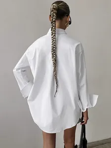 Minimalist oversized white boyfriend shirt for women, casual 2025 spring style