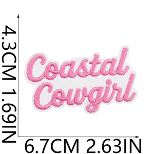 Vista dettagliata della toppa ricamata Coastal Cowgirl con misure di dimensioni precise