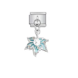 Italienischer Modul-Anhänger mit blauem Emaille-Blatt, Perle und funkelnden Strasssteinen