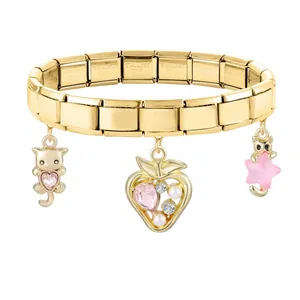 Bracelet modulaire italien doré avec breloques fraise et chat, en acier inoxydable.