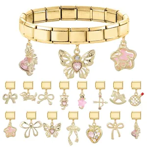 Bracelet à breloques modulable DIY en acier inoxydable doré avec pendentifs.