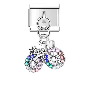 Abalorio modular italiano con bicicleta de cristal de colores e inscripción Love para joyas