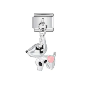 Detalle de un charm italiano de acero con un adorable colgante de perro plateado