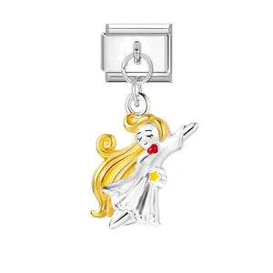 Detailansicht eines italienischen Modular-Charms mit blondem Engelsmädchen