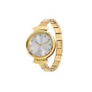 Detailaufnahme einer goldfarbenen Damenarmbanduhr mit italienischem Modulararmband