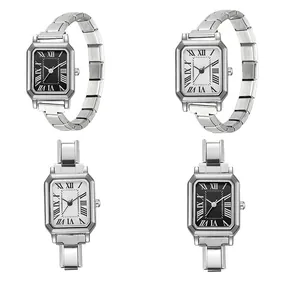 Detailweergave van vierkante horloges met modulaire roestvrijstalen banden en Romeinse cijfers